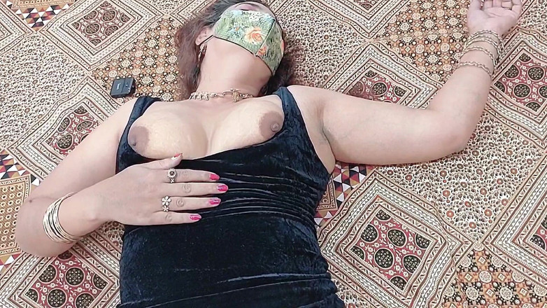 Gullnazkhan: Sevimli Hintli desi komşu dersten sonra anal