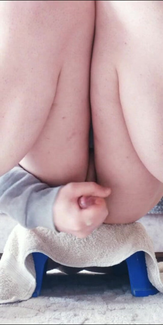 Annyfist: Dildo tunggangan yang bagus dan air mani