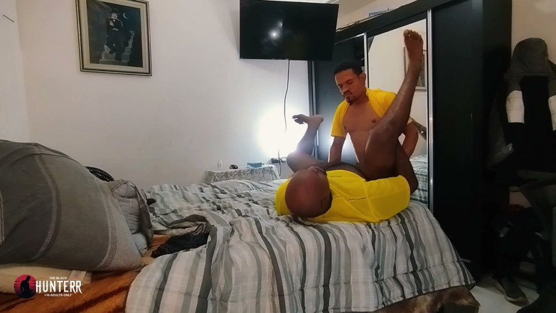TheBlacKHunterr: 재능 있는 플레이어 친구와 맞서다