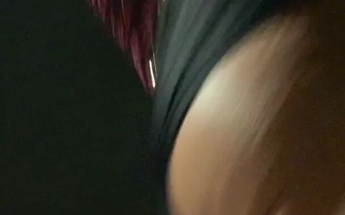CindieLove: Curvă exhibiționistă complet dependentă de travestit