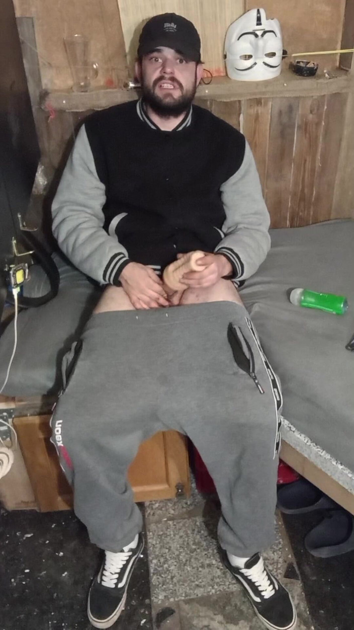 jerkofflover: ejaculare în locul în care mă duc să mă masturbez și plus înainte de...