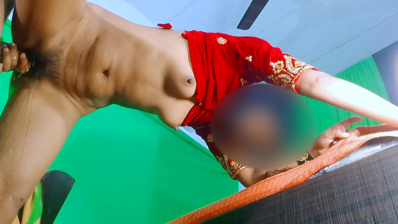 Beatricee: 보지를 즐기고 있지 않다고 말하기 시작했고, 모자가 그녀의 보지에 닿지 않는다고 말하고, 국물에 물어봤어