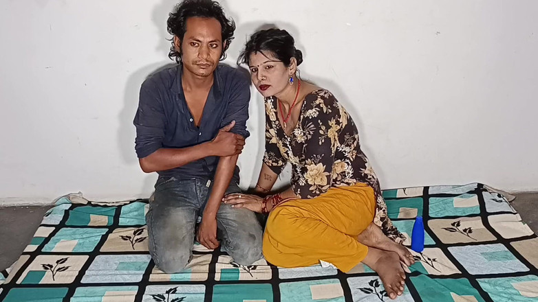 Desi Bhabhi Neha: ホットなデジエッチ熟女セックス 夫に中出しを求める