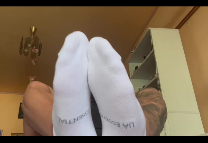 Jasons feet: Kamu suka footjob-mu dengan kaus kaki? atau Bare Feet? Atau...