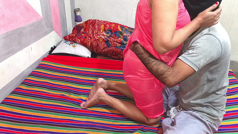 Pakistani CoupleX: 印度德西哥用印地语音频后入式操她的丈夫 xxx 性爱