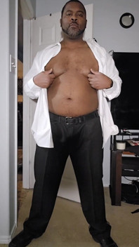 Masturbando bbc em camisa e gravata