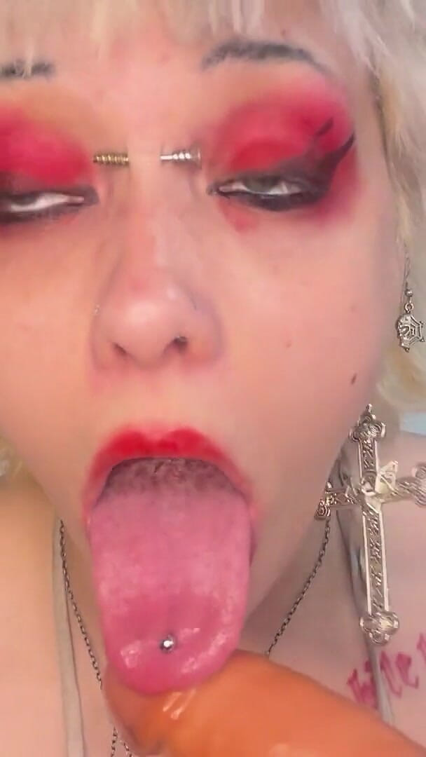 Glitterqueen1999: Lipstick Kisses and Blowjob Red Black Lips Deepthroat Sloppy