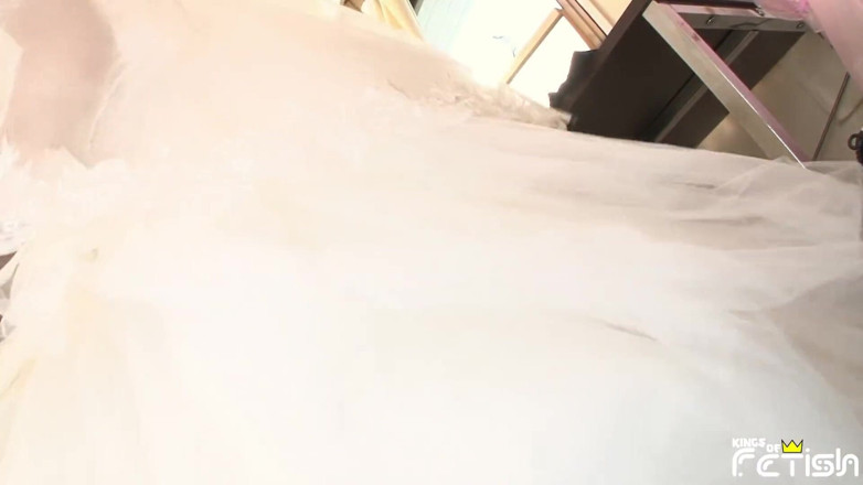 Pure Japanese adult video ( JAV): 자지를 빨고 포르노 인터뷰 후 입에 사정하는 신부 드레스를 입은 일본인
