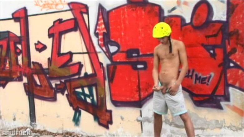 Raw Fuck: Twink Trio 在圈子撸管中炫耀