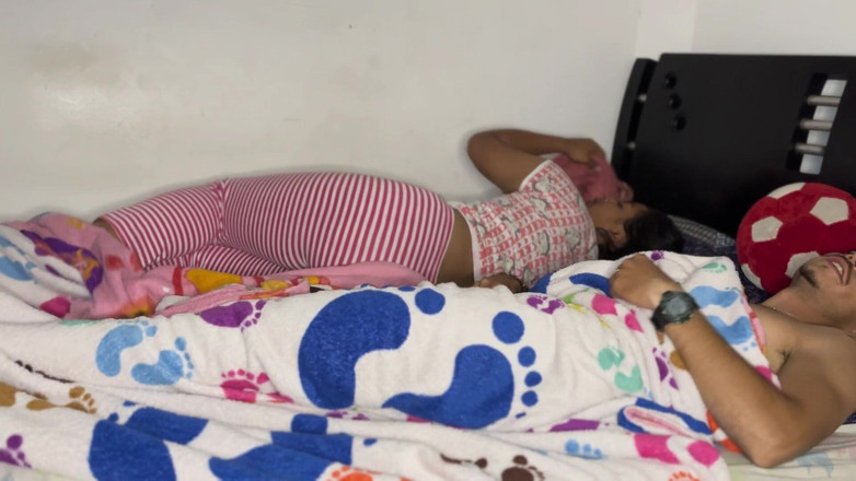 Miaandaxel: Pantat besarnya memanaskan saya sehingga saya mempunyainya di atas saya -...