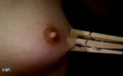Slave Seks: Sexslavegirl被鞭打并受到惩罚