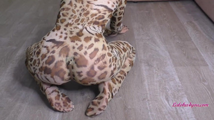 Laloka4you: Sexy babe in a tigress costume sucks her boyfriend