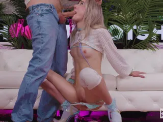 Das blonde schätzchen Thea summers melkt einen groben schwanz trocken!