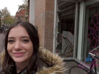 ATK Girlfriends: 与gia paige一起在阿姆斯特丹到罗马的虚拟假期 1/1