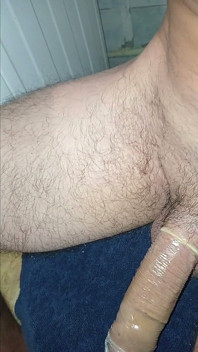 Pênis masculino em camisinha goza, goza dentro!