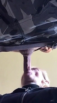 Blowjob dan kamera dalam mulut di dapur dengan blonde kecil