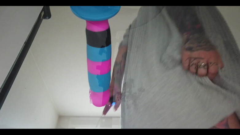 Skully inkson: Plaisir avec un gode