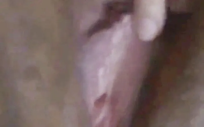 Indian fuck queen: WildEnglishBBW enjoying rubbing my clit