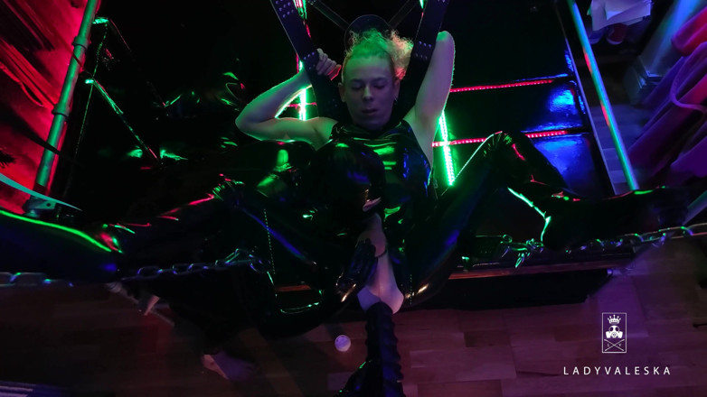 Lady Valeska: The rubber Domme หุ่นยางยักษ์กับกิ๊มพ์