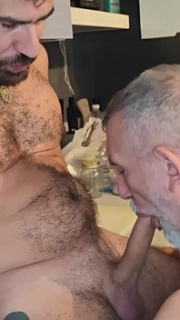 Matura mea preferată suge pula uriașă