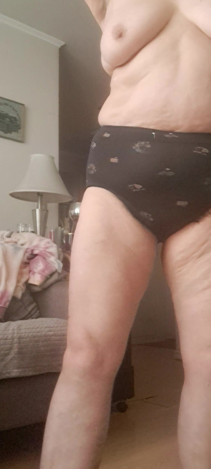 Mommy big hairy pussy: 밀프가 옷을 벗고 팬티만 남기고