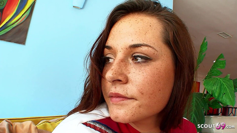 Full porn collection: Une étudiante se fait baiser jusqu'à l'orgasme par son beau-père à grosse...