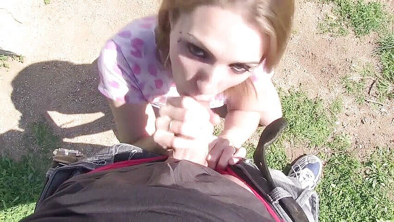 Lethal Teens: 美味的金发少女的热辣性爱行为