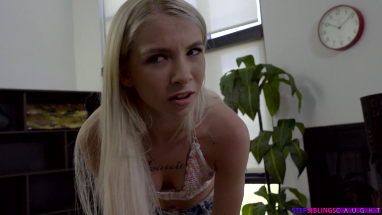 StepSiblings Caught: Herói do pau - S6:e1
