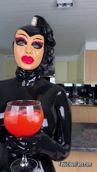 O zi obișnuită în viața mea de latex