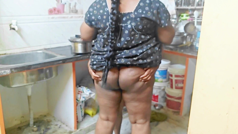 RoyToy: India madrastra follada en la cocina la follé para sorprender...
