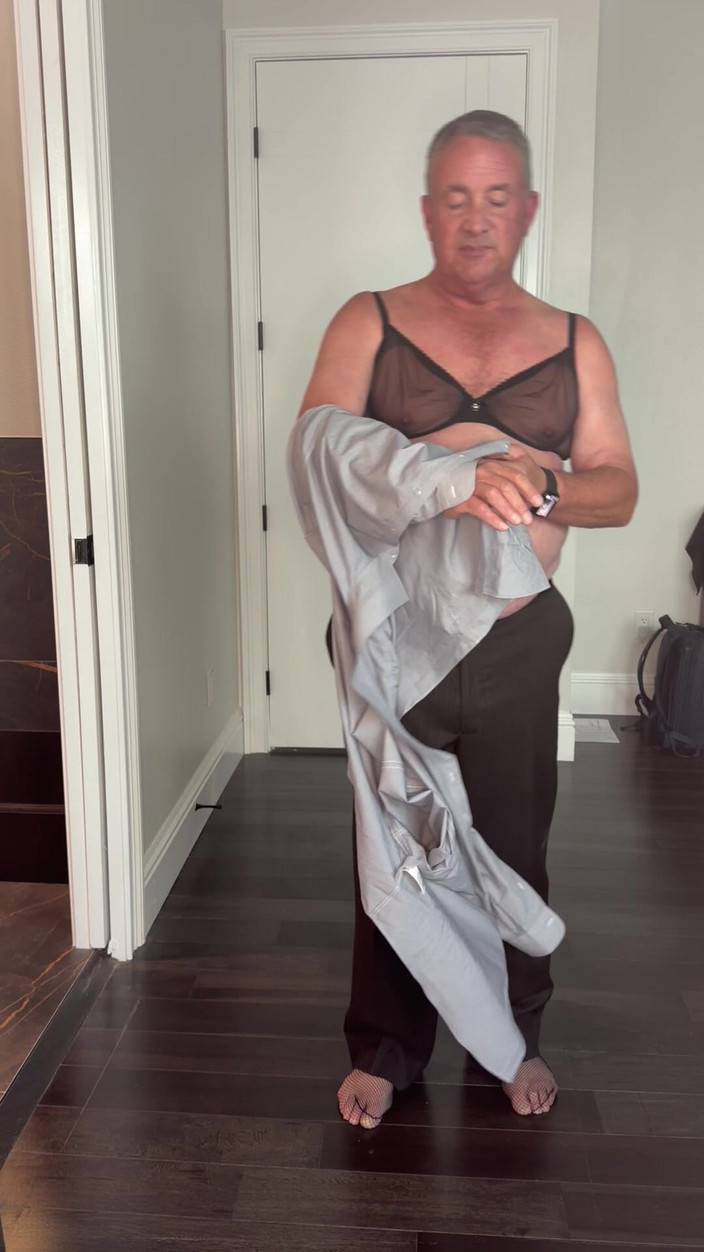 GottaLuvBB: Ayah tiri pulang dengan setelan jas