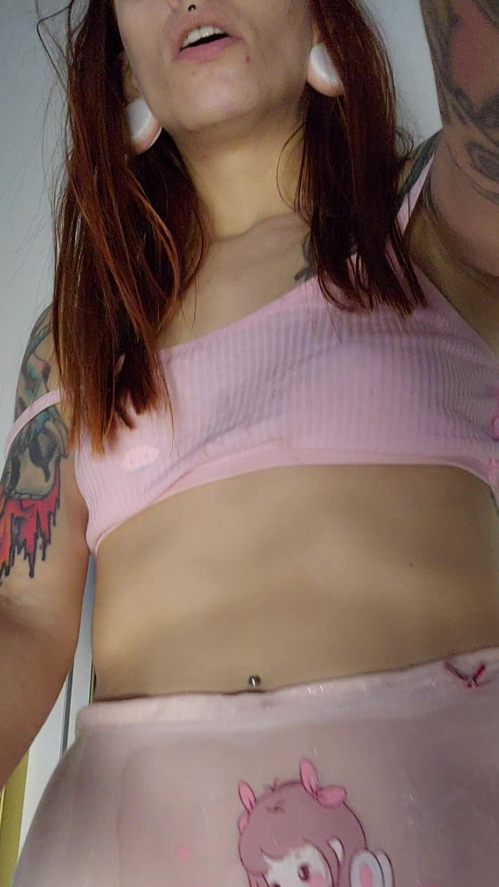 TattoedGirl666: Depois De Garganta Profunda, Tudo Babado, a Calcinha Está Molhada