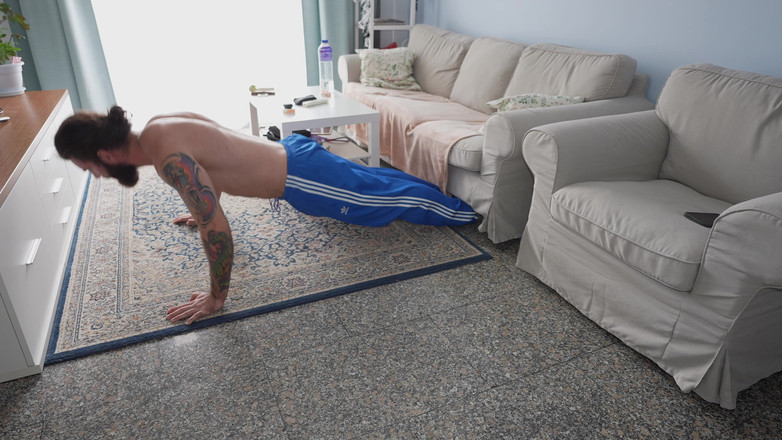 Alexa Poshspicy: Znalazłem dowody niewierności mojej macochy. Wpuszcza mnie w tyłek