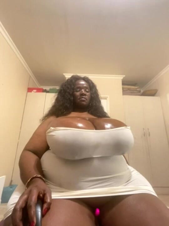 Legendary Booty Overdose: Bbw da đen rên rỉ tôn sùng &amp; chơi vú