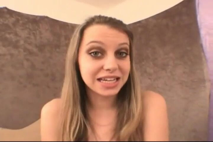 Pantyhose me porn videos: Lexi sexton dengan stoking merah lagi asik muasin memeknya sendirian