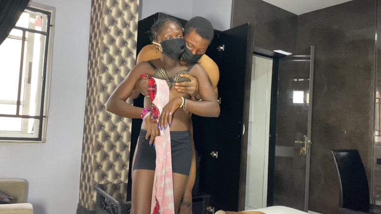 Funfor10k straight videos only: Magrinha chocolate menina perfurada enquanto usava camisinha
