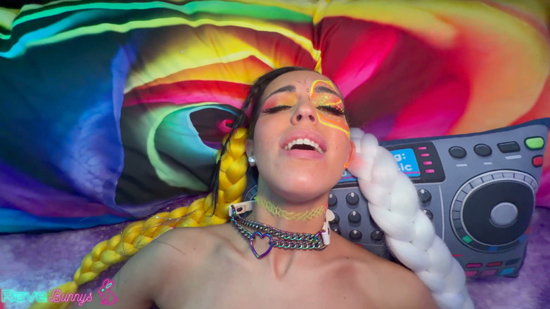 Rave Bunnys: 내 자지를 빨고 내 보지를 핥아