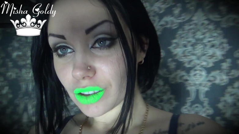 Goddess Misha Goldy: Neon Green menyembah hamba gincu hijau