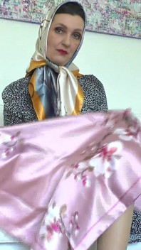 Parlak saten eşarplarım seni azdıracak! Lady Victoria Valente