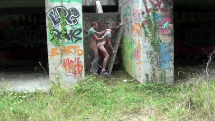 Gaybareback: 筋肉の男の子積屋外によってGuillaume Wayne