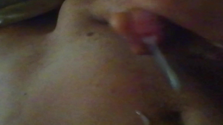 Culopeke: 家伙高潮并得到他丰富的乳汁