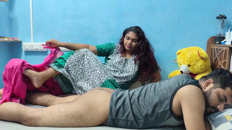Vaishnavysharunraj: Malayali Wife Massaging Husband Ass Hot Romance