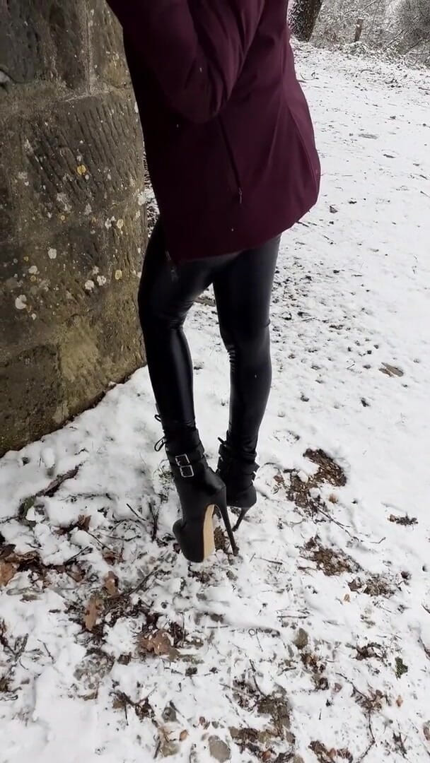 LauraOnHeels: Laura On Heels model 2021 video of standing fucking between the...