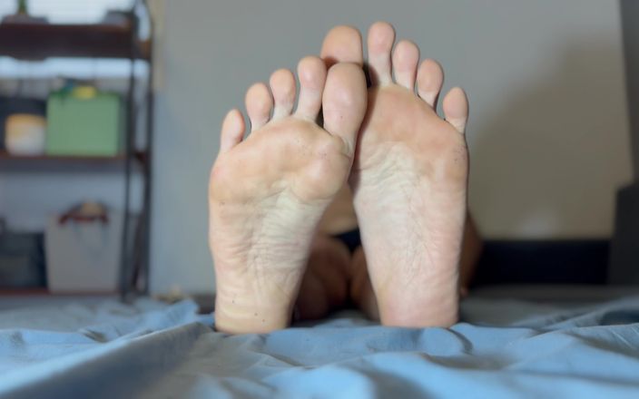 Fem Bi: Only Feet