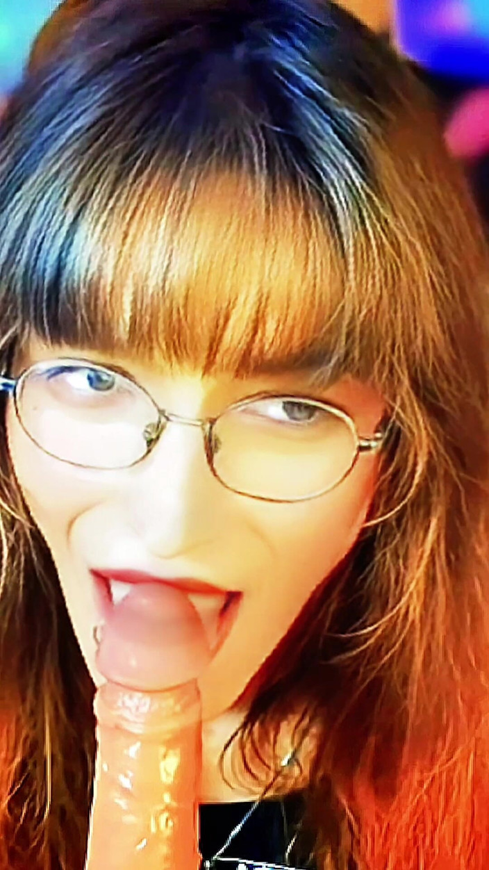 Bella Roar: このトランスの女の子は、史上一番可愛いフェラチオだ