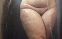 Big beautiful BBC sluts: शॉवर में मेरे स्तन निचोड़ते हुए