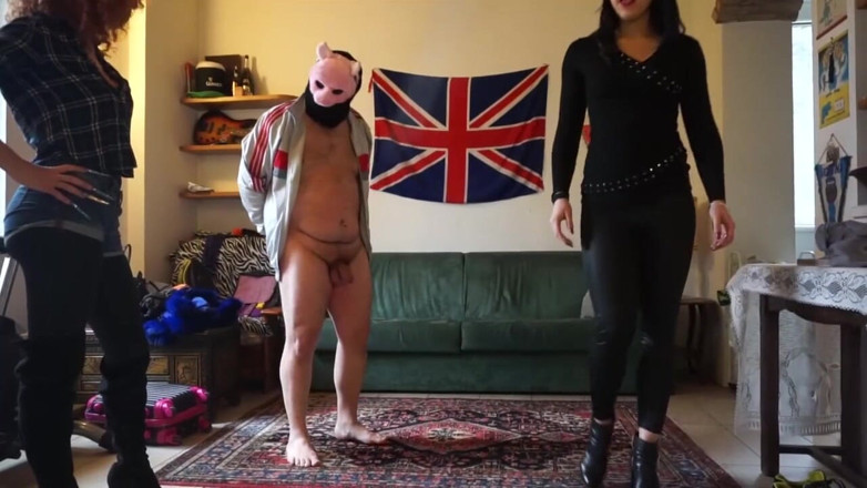 Lady Mesmeratrix Official: Maskovaný otrok je potrestán třemi holkami femdom