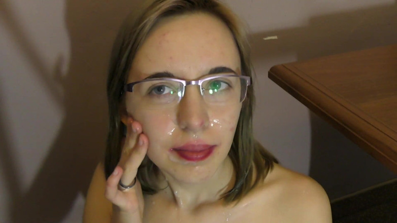 Anna Booty: Nerdy meisje pov pijpbeurt