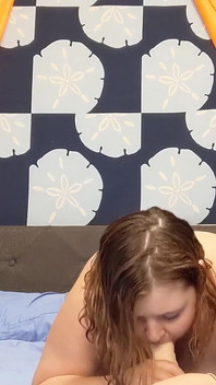 Cewek seksi lagi asik ngocok kontol pacarnya - pov