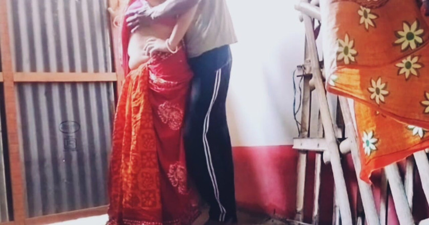 Teensex: My Beautiful Saree Wear Bhabi with Big Boobs Waiting for...